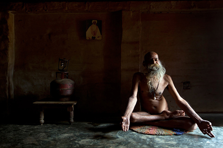 India. Lucknow. Sadhu. Meditation.  Pascal Meunier