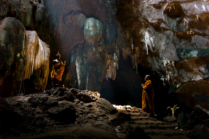 Thaïlande. Les grottes de Bouddha. Aux portes du Nirvana. Wat Tham Chompol