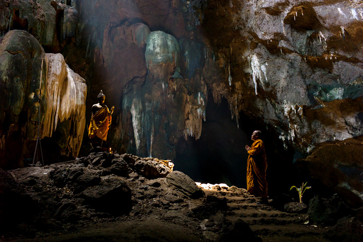 Thalande. Les grottes de Bouddha. Aux portes du Nirvana. Wat Tham Chompol