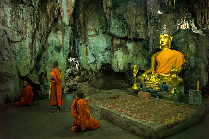 Thailand. The Buddha's caves. At the gates of Nirvana. Wat Tham Khao Pun