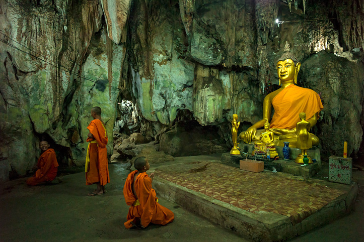 Thalande. Les grottes de Bouddha. Aux portes du Nirvana. Wat Tham Khao Pun