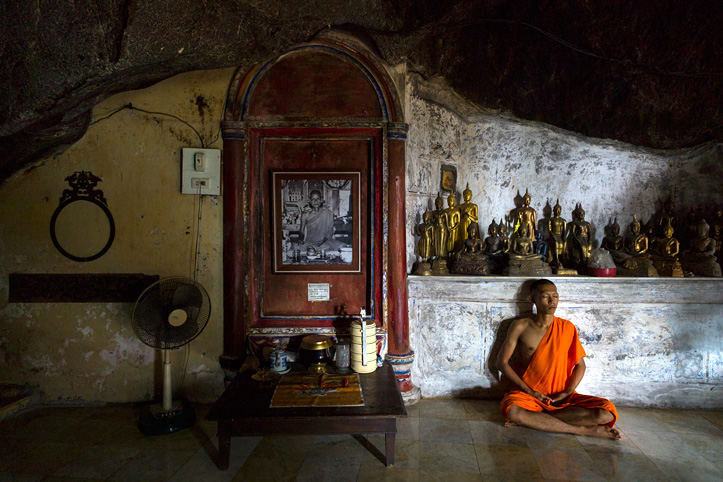 Thailand. The Buddha's caves. At the gates of Nirvana. Wat Tham Mangkon Thong