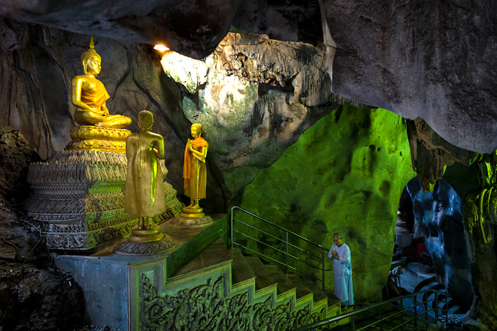 Thailand. The Buddha's caves. At the gates of Nirvana. Wat Tham Khao Yoi