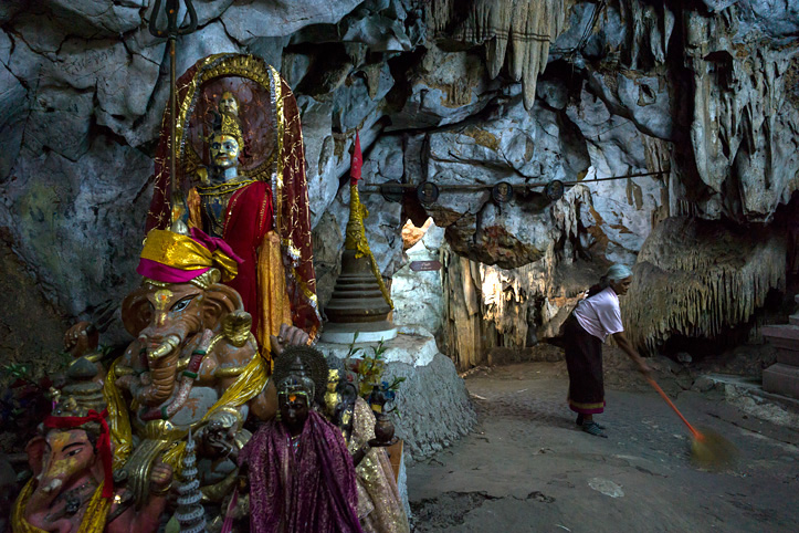 Thalande. Les grottes de Bouddha. Aux portes du Nirvana. Wat Tham Khao Pun
