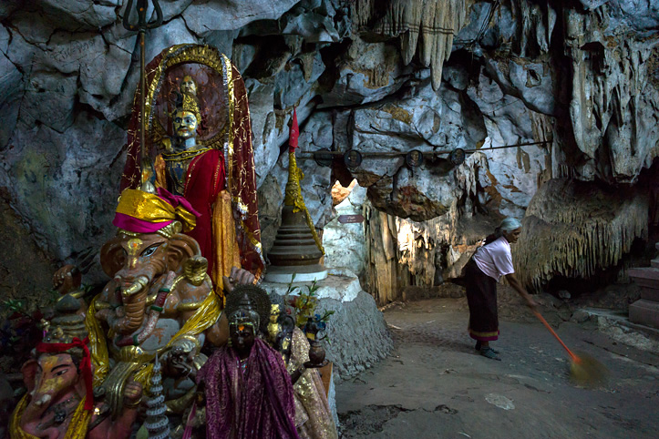 Thailand. The Buddha's caves. At the gates of Nirvana. Wat Tham Khao Pun