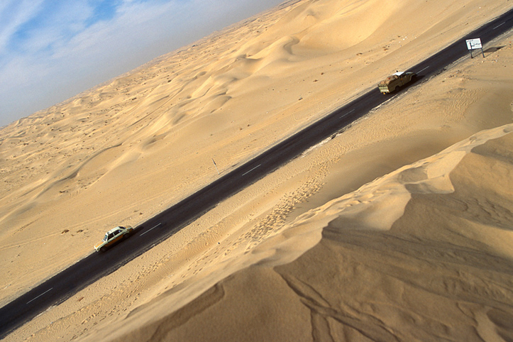 Algrie. El Oued. Nouvelle route dans le Sahara