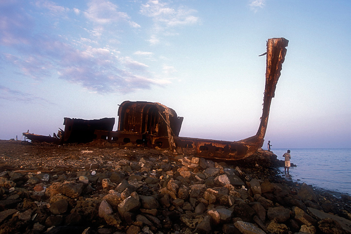 Erythre. Massawa. Bateau abandonn