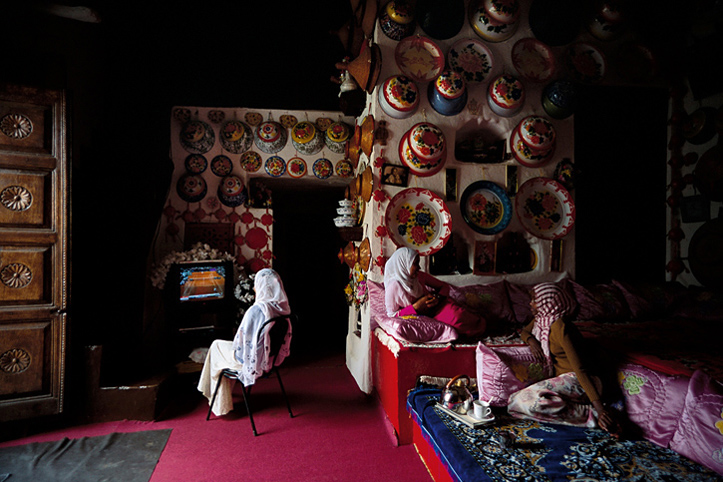 Ethiopie. Harar. Intrieur traditionnel. L'heure des femmes
